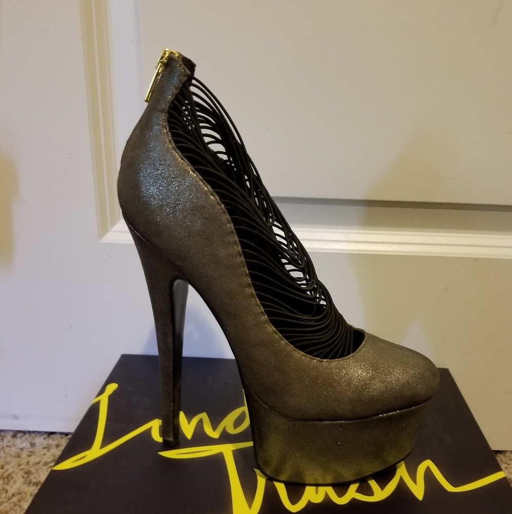 London Trash Pewter Pumps/Heels